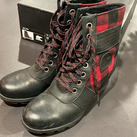 SOREL Buffalo Check Plaid Lexie Wedge Boots 10 Red Black - Picture 5 of 8